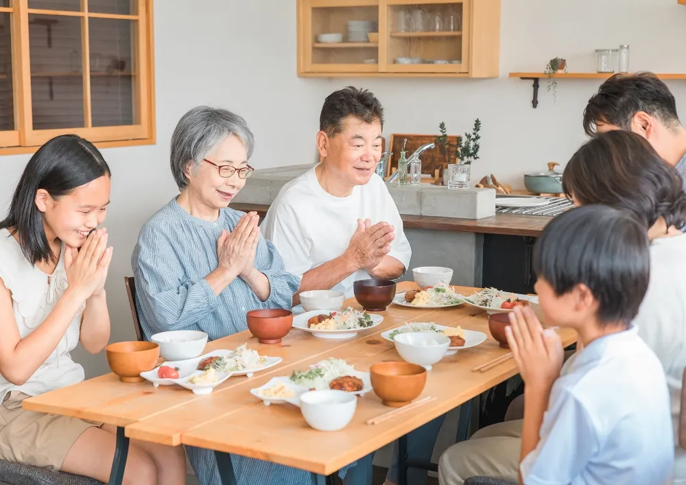 お悩みを解決できる自費の入れ歯をご紹介します